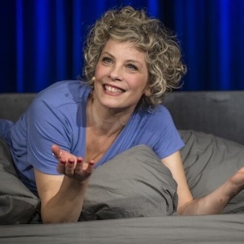 anna-schafer-schlafende-hunde-comedy-theater