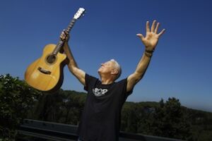 TOMMY EMMANUEL CGP -  Living In The Light Tour